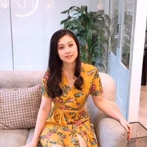 Theo dõi những bức hình do Quỳnh Anh chia sẻ, không khó để nhận ra bà mẹ 1 con thường theo đuổi phong cách ăn mặc cá tính và năng động, song cũng không kém phần trẻ trung, làm tôn nên nét đẹp hiện đại xen lẫn vẻ dịu dàng của mình.