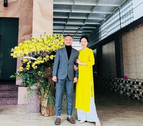 Được biết, Quỳnh Anh và ông xã có khoảng 3 năm yêu đương mặn nồng trước khi quyết định tổ chức hôn lễ vào tháng 10/2018.