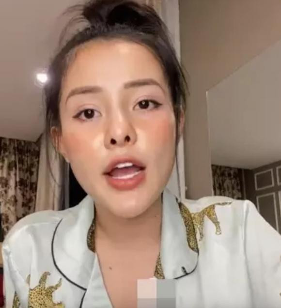 Clip ghi lại cảnh Ngân 98 và bạn trai đánh răng và đùa nghịch, không phải khoảnh khắc "mây mưa" như nhiều diễn đàn "quảng cáo".