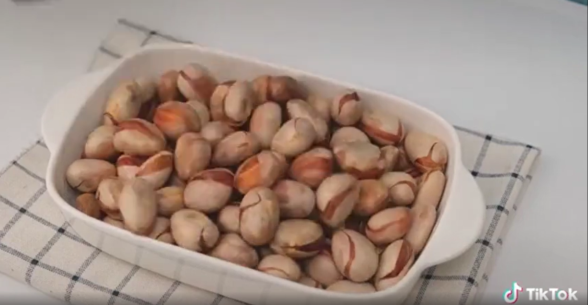 Hạt mít luộc là món khoái khẩu của không ít người vì độ bùi bùi của nó.