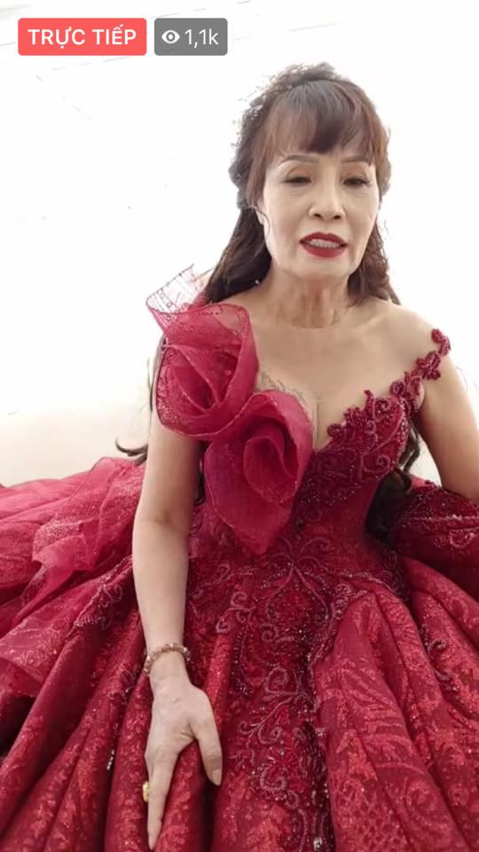 Cặp đôi "đũa lệch" quyết tâm vượt qua sự đàm tiếu của dư luận, thậm chí là gia đình 2 bên để đăng kí kết hôn.