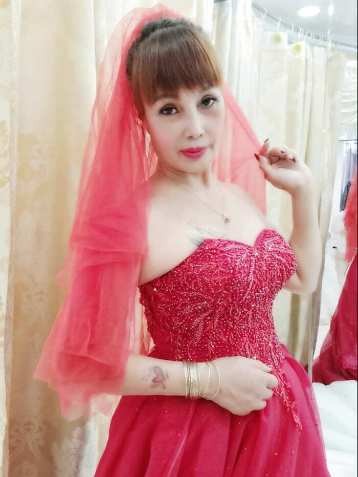 Bên cạnh những ý kiến khen ngợi, chúc mừng cặp đôi "đũa lệch" thì không ít người cũng tỏ vẻ ngán ngẩm và đưa ra nhiều bình luận trái chiều.