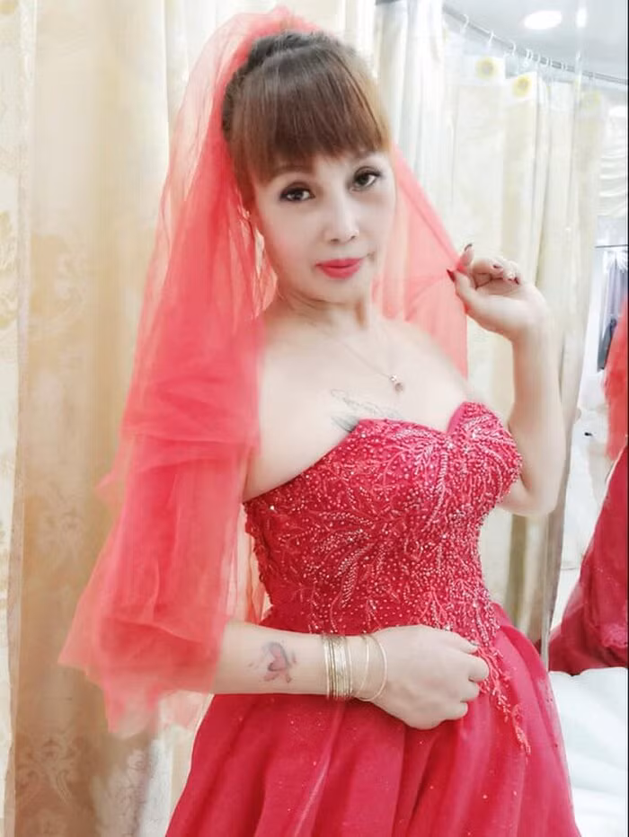 Bên cạnh những ý kiến khen ngợi, chúc mừng cặp đôi "đũa lệch" thì không ít người cũng tỏ vẻ ngán ngẩm và đưa ra nhiều bình luận trái chiều.