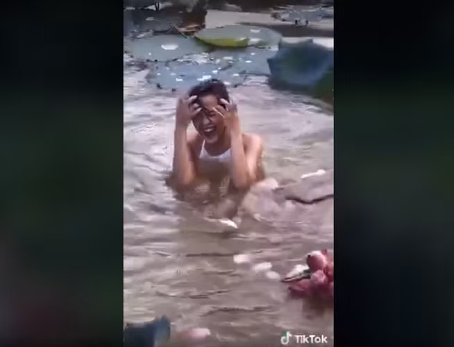 Tuy nhiên, Diệu Linh không hề hoảng sợ mà vẫn rất vui vẻ, lạc quan với tình huống “khó đỡ” này.