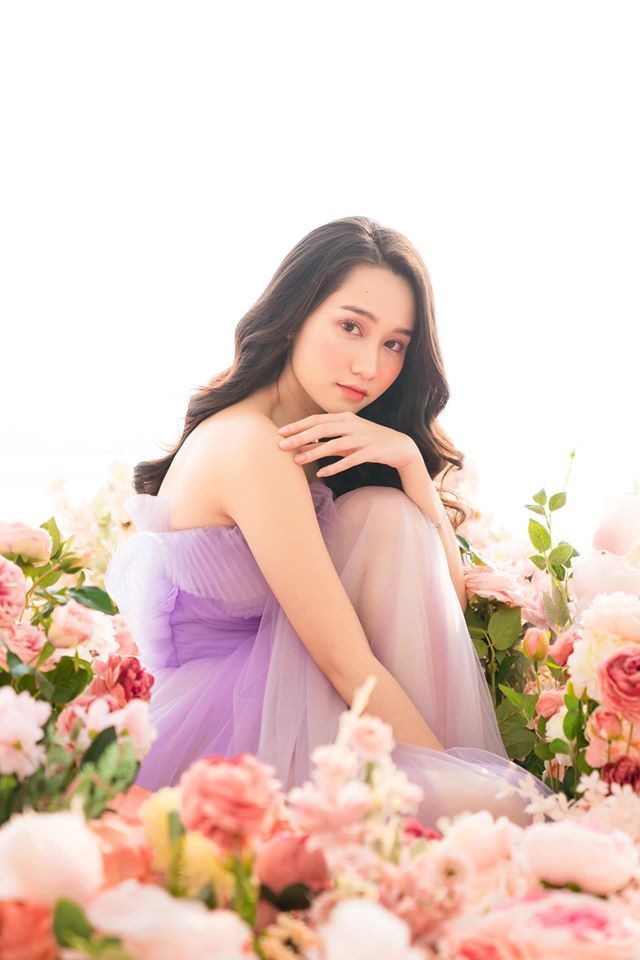 Trúc Anh được đạo diễn Victor Vũ lựa chọn từ hơn 1400 ứng viên tham dự để vào nữ chính của “Mắt Biếc”.