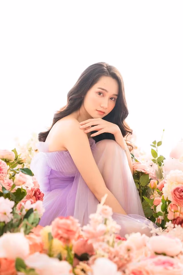 Trúc Anh được đạo diễn Victor Vũ lựa chọn từ hơn 1400 ứng viên tham dự để vào nữ chính của “Mắt Biếc”.