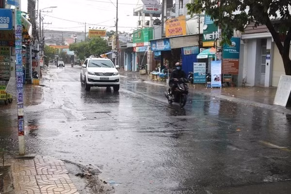 Du bao thoi tiet 2/5: Mien Bac mua giong vai noi