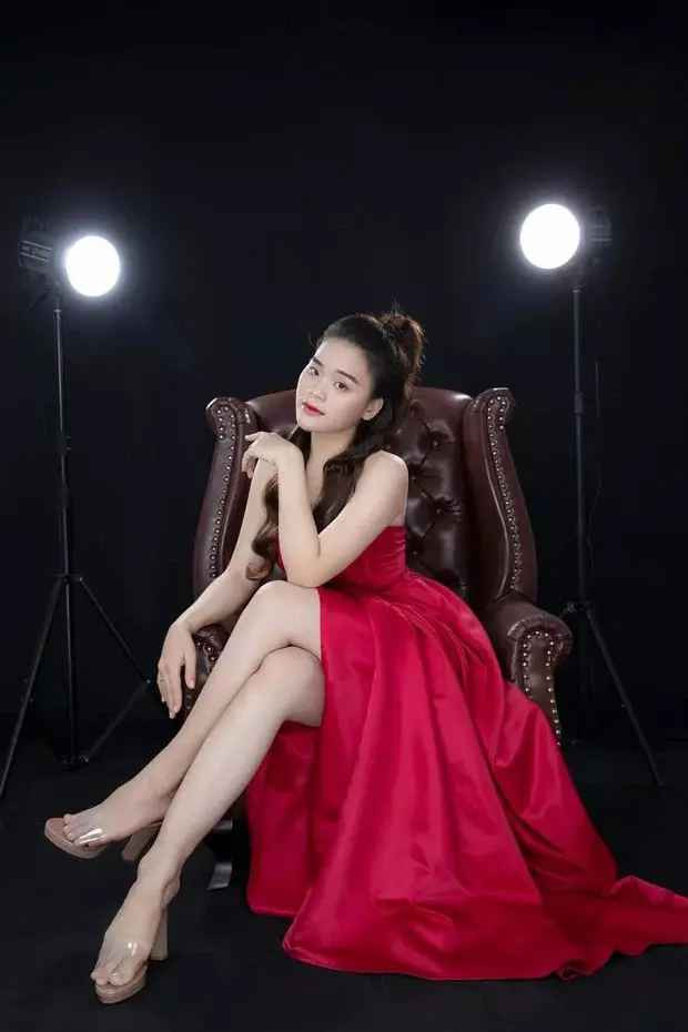 Phạm Ngân Thảo (đến từ Đồng Tháp) là thí sinh từng tham gia Thách Thức Danh Hài vào tháng 11/2019.