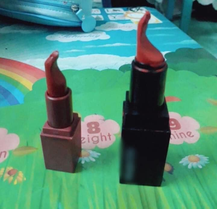 Có lẽ chính bởi tần suất sử dụng cao như vậy nên đã sinh ra chuyện chỉ sau một thời gian ngắn, cây son ban đầu trông đẹp đẽ, sang chảnh của con gái sẽ biến hình theo chiều hướng hơi tồi tệ một chút.