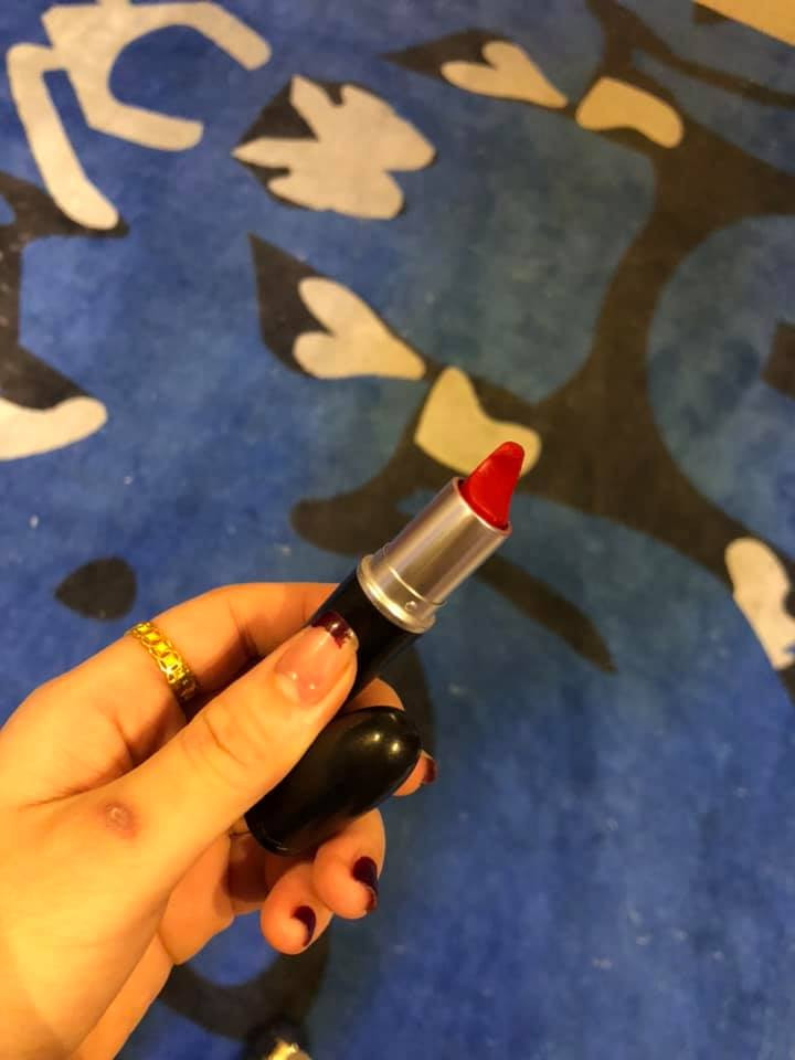 Tác phẩm sừng sững như một tòa bảo tháp này thực tế cũng chỉ là đầu một thỏi son mà thôi...