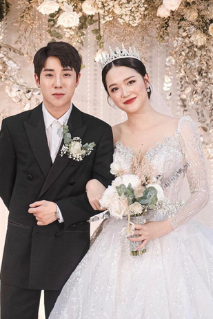 Tâm Xíu (Hoàng Thị Minh Tâm, SN 1996) là cái tên không mấy xa lạ với giới trẻ, đặc biệt là "teen" Hà thành. Hot girl này cực kỳ nổi tiếng vào những năm 2014 khi chỉ sau 1 đêm, bức ảnh Tâm Xíu cười nháy mắt được share rần rần trên MXH.