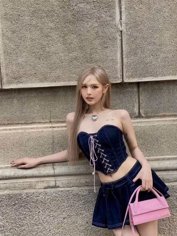 Xoài Non, tên thật Trang Phạm, hot girl sinh năm 2002 được mệnh danh là gái xinh Instagram. Cô nàng gây ấn tượng với người theo dõi bởi sở hữu ngoại hình lai Tây cùng vóc dáng nuột nà.