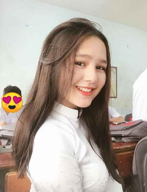 Sở hữu body vạn người mê, Xoài Non dễ dàng chinh phục các kiểu đầm ôm, bó sát để tôn lên đường cong hình chữ S của mình.