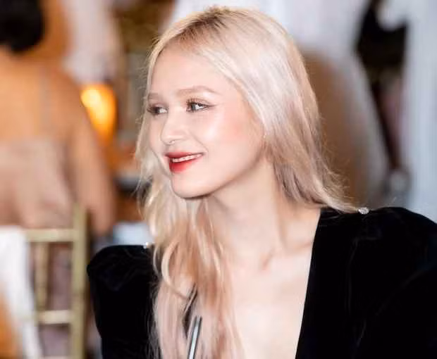 Hay trong style ngây thơ, trong trẻo cũng không thể phủ nhận, ngắm Xoài Non diện đồ chỉ muốn mua theo ngay lập tức vì quá đẹp.