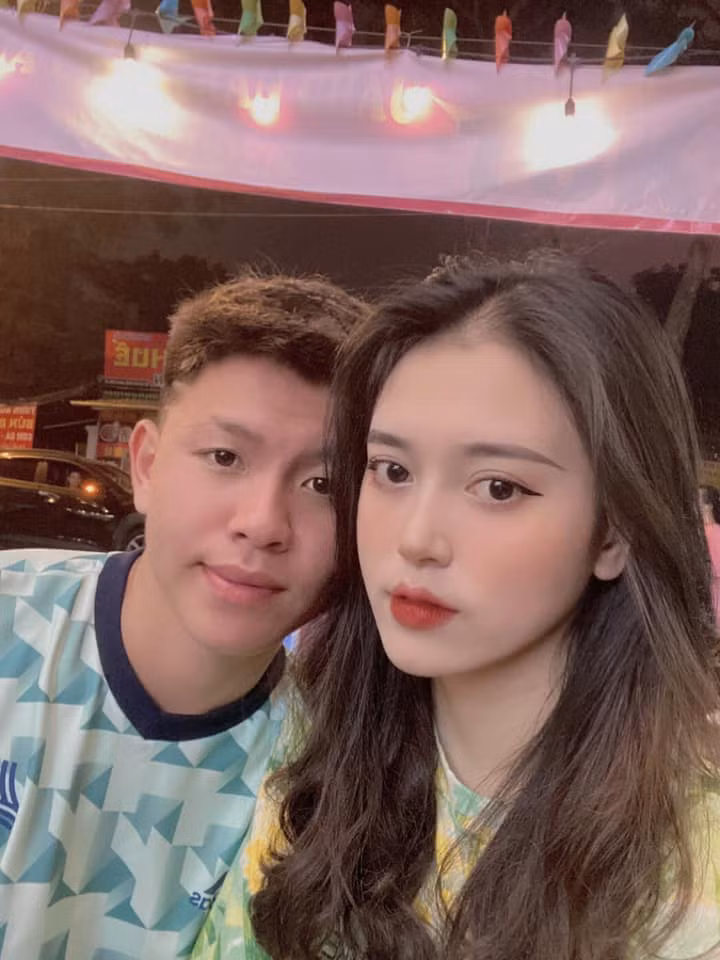 Trẻ trung, xinh đẹp và quyến rũ nên bản thân Diễm Quỳnh cũng luôn được xem là một WAGs xinh đẹp bậc nhất trong làng bóng đá Việt Nam hiện nay.