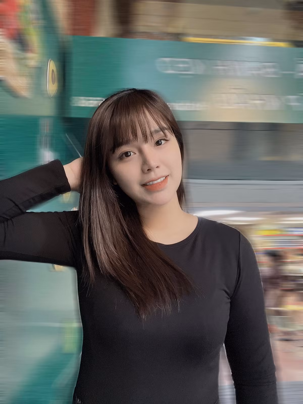 Hiếm ai có thể nhận ra Khánh Linh đã là mẹ hai con nhờ đôi mắt to tròn, không có quầng thâm cùng làn da hồng hào không tì vết.