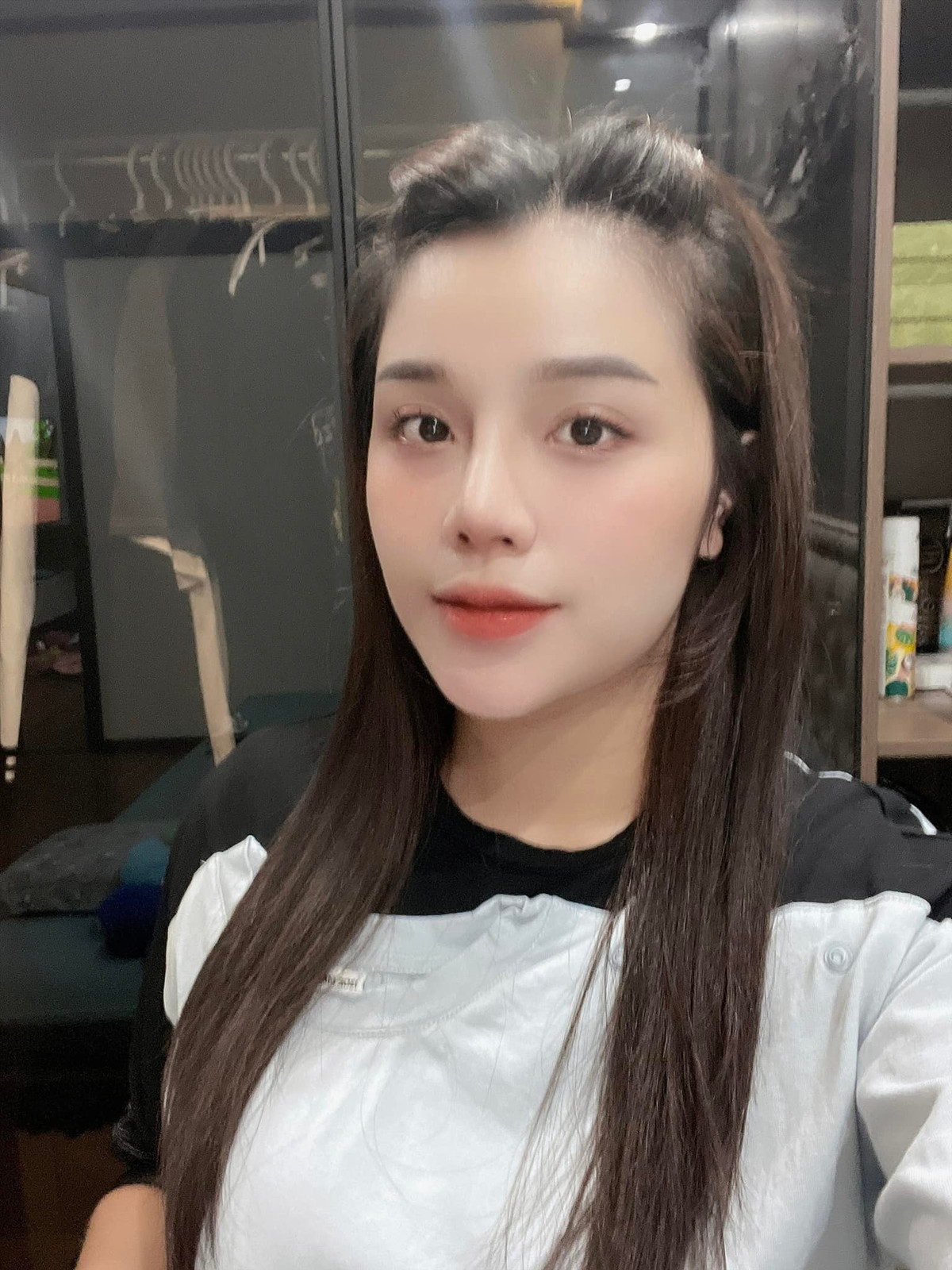 Nhiều người cho rằng Khánh Linh đã có can thiệp thẩm mỹ để hoàn thiện vẻ đẹp và khiến trung vệ người Hà Tĩnh mê mệt.