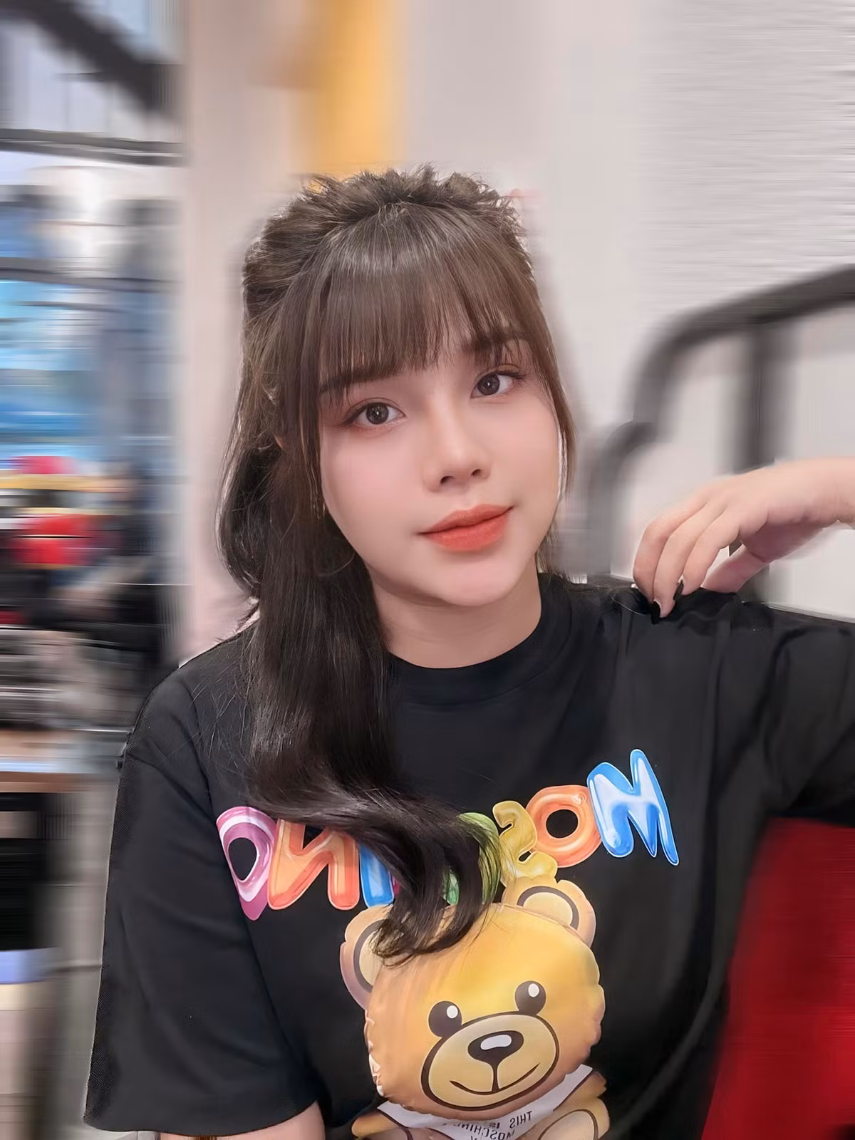 Nhưng có một đặc điểm không thay đổi trên diện mạo của nàng WAGs chính là làn da trắng trẻo, mịn màng.