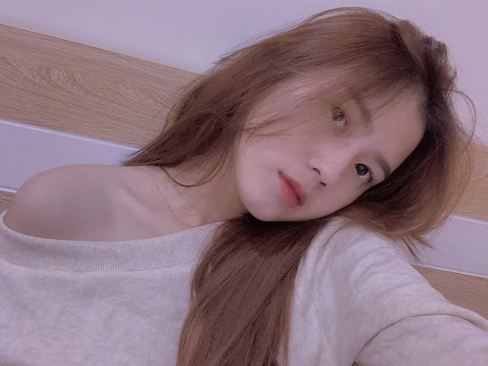 Nhờ tập luyện thể dục đều đặn, Uyên Kem nhanh chóng lấy lại được vóc dáng thon gọn. Giờ đây, người đẹp tự tin diện những mẫu bikini nóng bỏng, tích cực khoe khéo thân hình quyến rũ.