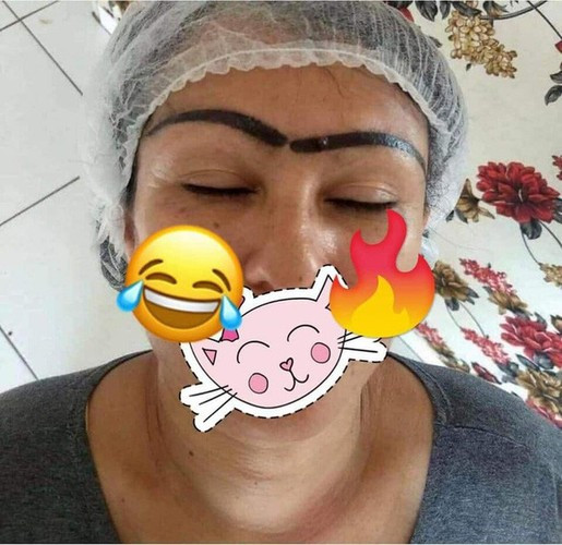 Trước đó cũng từng có rất nhiều trường hợp các chị em, thậm chí là cả cánh mày râu cũng “khóc thét” khi đặt niềm tin vào các thợ phun xăm để rồi nhận lại được kết quả hoàn toàn không như ý muốn.