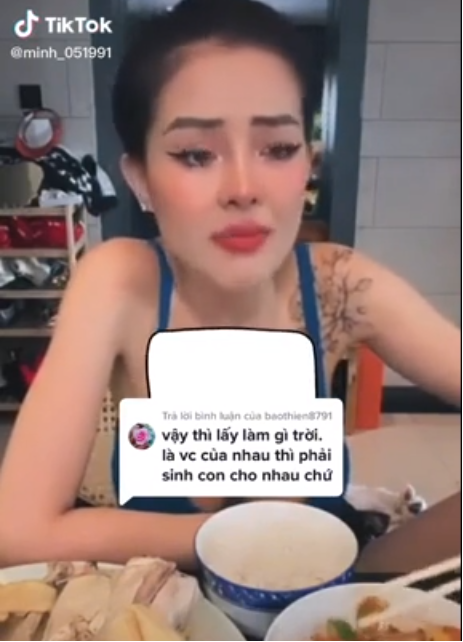 Thành viên mạng này cho rằng hot girl Ngân 98 nên sinh con cho bạn trai nếu cả hai đã tính tới chuyện kết hôn: "Vậy thì lấy làm gì trời, là vợ chồng thì phải sinh con cho nhau chứ?".