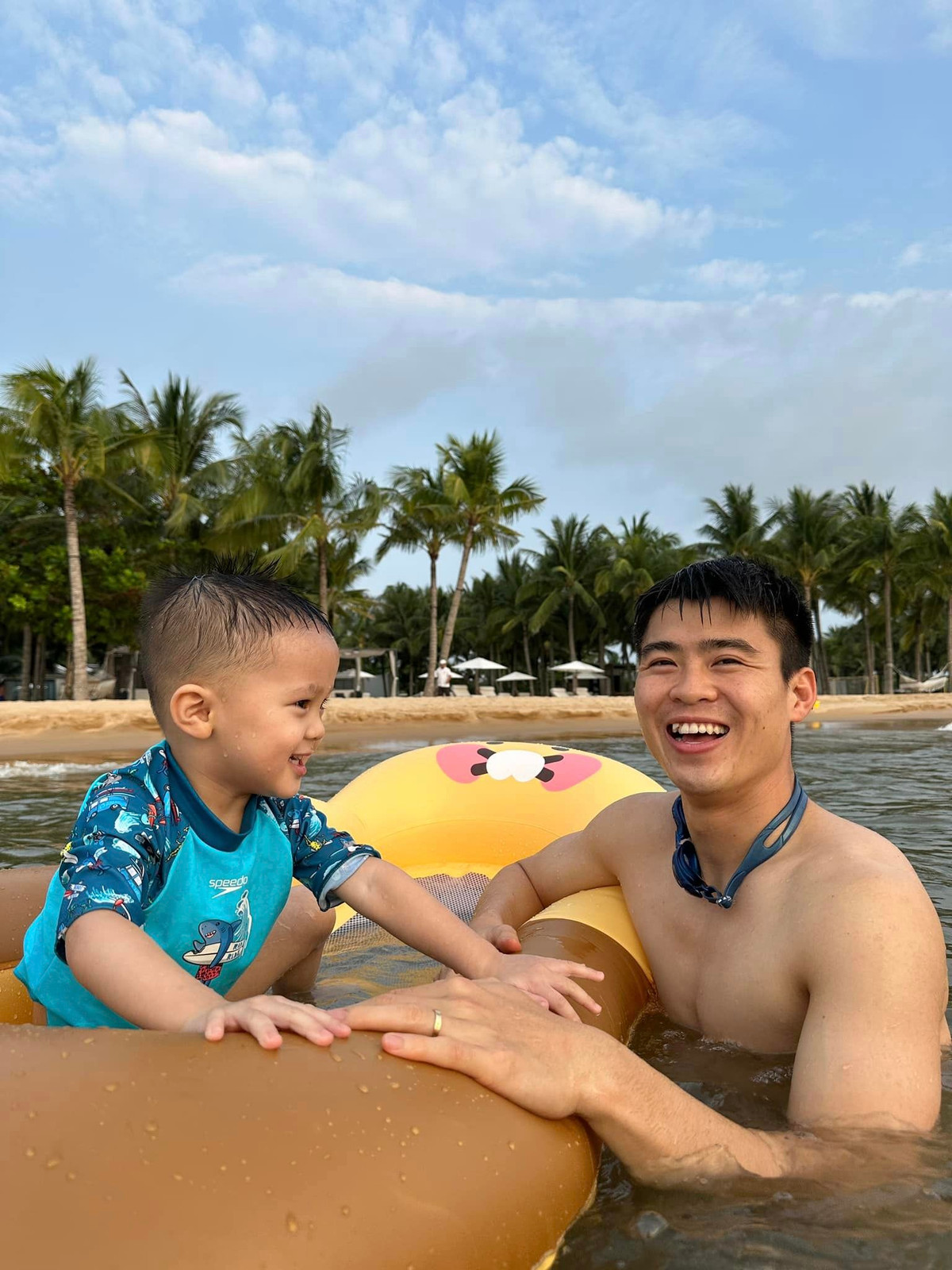 Duy Mạnh và Quỳnh Anh là một trong những cặp đội đẹp của làng bóng đá Việt. Trước khi về chung một nhà vào năm 2020, họ đã có 4 năm yêu nhau.