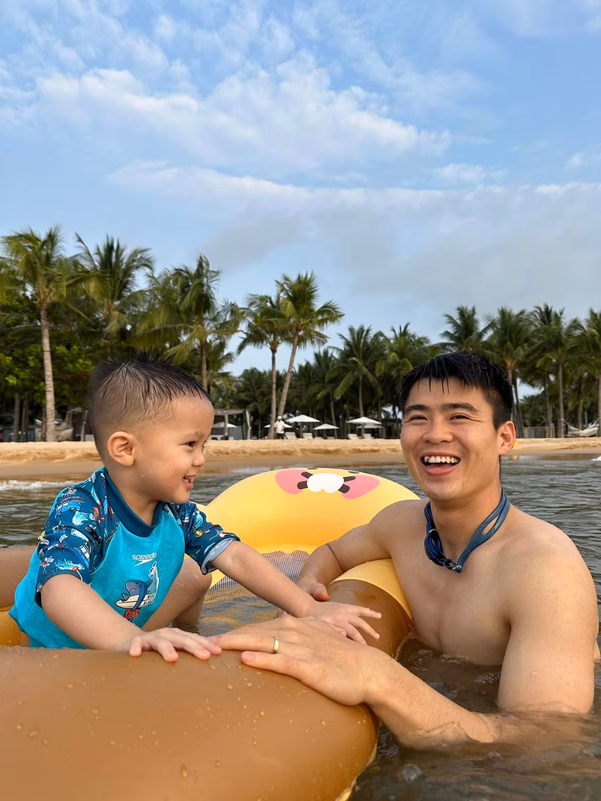 Duy Mạnh và Quỳnh Anh là một trong những cặp đội đẹp của làng bóng đá Việt. Trước khi về chung một nhà vào năm 2020, họ đã có 4 năm yêu nhau.