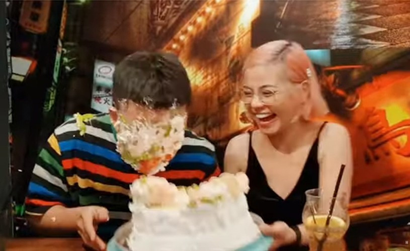 Trước đó, không ít trường hợp các bạn trẻ trở thành nạn nhân với trò úp bánh kem trong ngày sinh nhật.