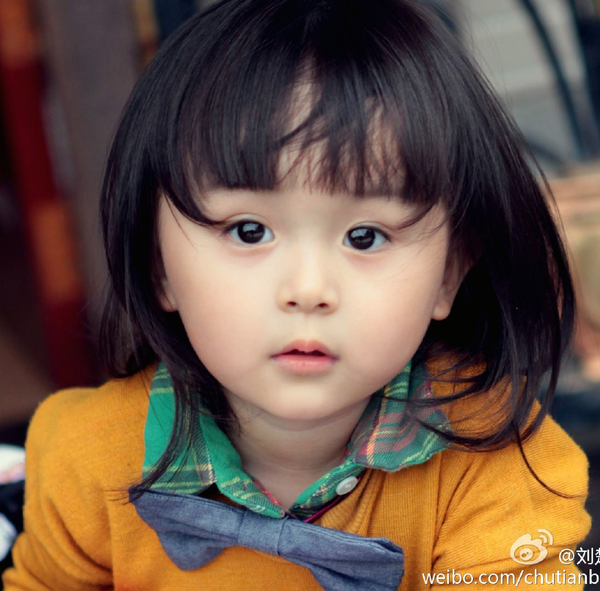 Kể từ đó, với tài năng và ngoại hình đáng yêu như thiên thần, Sở Điềm đã trở thành người mẫu nhí và bén duyên với làng giải trí.