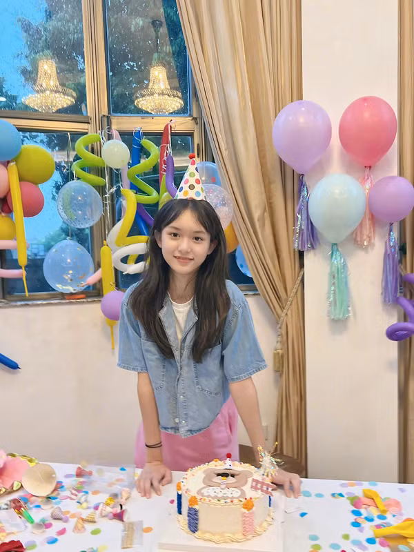 Lưu Sở Điềm (SN 2009) là một ngôi sao nhí đến từ Tuyền Châu, Phúc Kiến, Trung Quốc. Khi chỉ mới 2 tuổi, bé gái đã được đông đảo mọi người biết khi chiến thắng cuộc thi Sao nhí của năm.