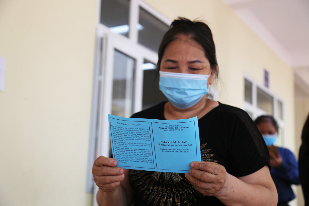 Quang Ninh day nhanh tien do tiem vac xin phong COVID-19, tao mien dich cong dong-Hinh-3