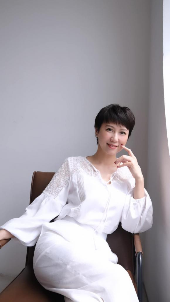 Bên cạnh đó, nhiều người còn đùa rằng việc có một người mẹ “cực phẩm” như thế thì Doãn Hải My muốn xấu cũng không được.