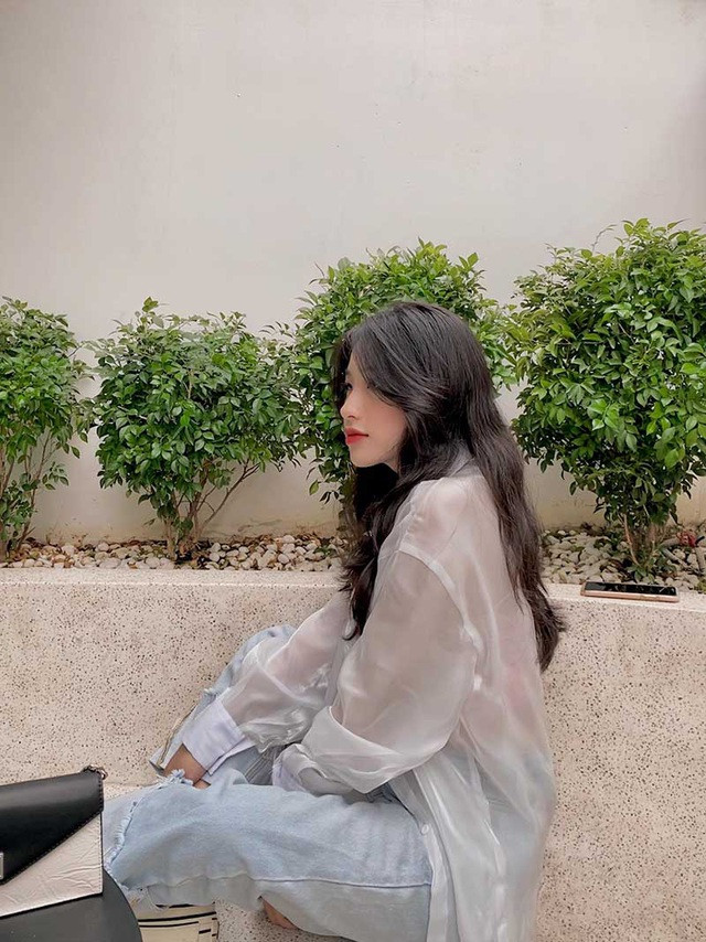 Minh Thư cũng bày tỏ về xu hướng "sống xanh". Theo đó, môi trường ngày càng gánh chịu những tác động nặng nề từ hoạt động của con người.