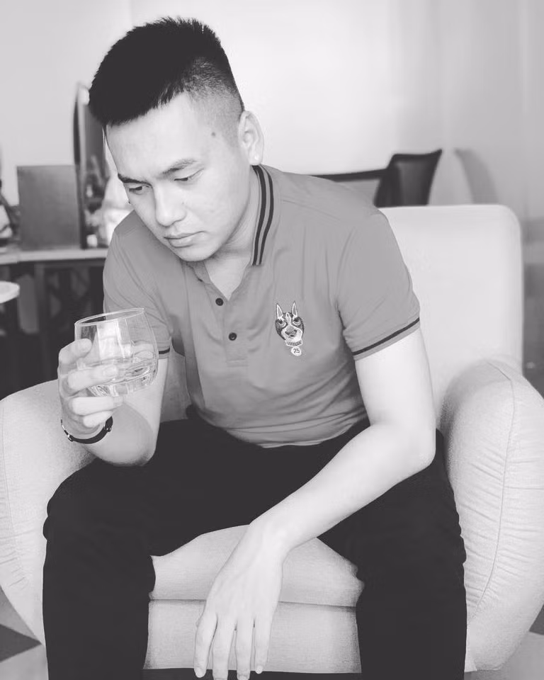 Không ai là hoàn hảo cả, mỗi người cố gắng 1 chút thì vấn đề sẽ không còn là vấn đề nữa. Vẫn biết phụ nữ nên thấu hiểu, chia sẻ với người đàn ông nhưng không có nghĩa đó là sự đòi hỏi. Ngược lại đàn ông cũng biết ơn và đáp lại những sự hi sinh của phụ nữ. Mời quý độc giả xem video: 50 triệu đồng có đủ để cưới vợ? - Nguồn: VTC