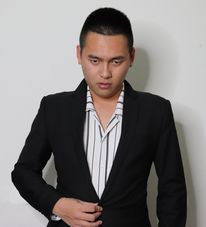 Họ vừa phải kiếm tiền, vừa phải làm việc nhà, vừa phải làm thế nào cho vừa lòng với người phụ nữ họ yêu. Nhưng kì lạ là họ vẫn hạnh phúc với điều đó. Thật đáng để đồng cảm với số phận của những người đàn ông như vậy". Ngọc Quang chia sẻ thêm.