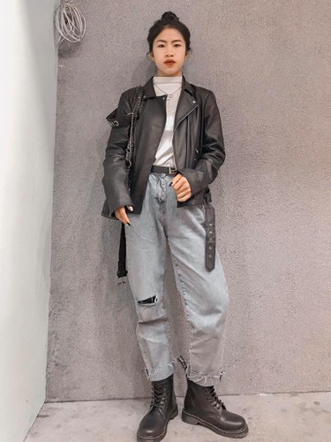 Thanh Nhã sinh năm 2001, thuộc biên chế câu lạc bộ Hà Nội Watabe. Cầu thủ trẻ này là phát hiện mới của huấn luyện viên Mai Đức Chung trong đội hình đội tuyển bóng đá nữ Việt Nam dự Asian Cup 2022.