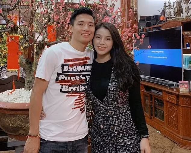 Vậy là chưa tròn 1 tháng nữa người hâm mộ sẽ được chính thức chiêm ngưỡng đám cưới của Bùi Tiến Dũng và Khánh Linh. Đây là sự kiện được chờ đợi của cặp đôi này sau 1 năm làm đám hỏi.