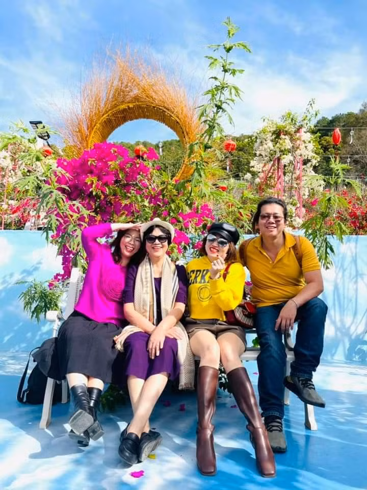 Một vài du khách cho rằng phải trải nghiệm trực tiếp mới thấy khu du lịch này cũng khá đẹp: “Xấu hay đẹp là do tuỳ thẩm mỹ của mỗi người, những người thích nhiều màu sắc sẽ có một trải nghiệm không tệ và ngược lại. Mình nghĩ sự có mặt của khu du lịch này khiến Đà Lạt đa dạng địa điểm vui chơi.”