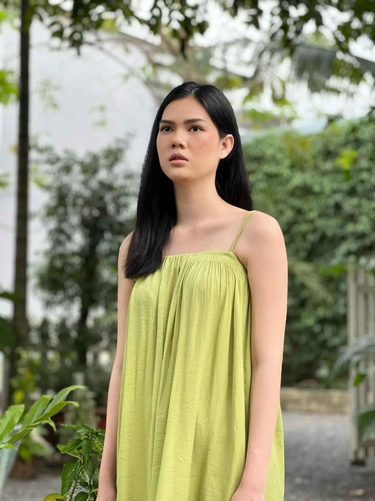 Người đẹp quê Cần Thơ cho biết cô có duyên đóng vai nghèo khổ, số phận truân chuyên trong nhiều phim truyền hình. Cô tự gọi mình là "Miss Nghèo Khổ" và nhận thấy các vai diễn khác hẳn bản thân ngoài đời.