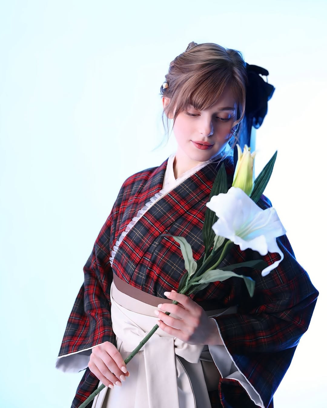 Ella Freya là người Hà Lan và hiện đang sinh sống và làm việc tại Nhật Bản.