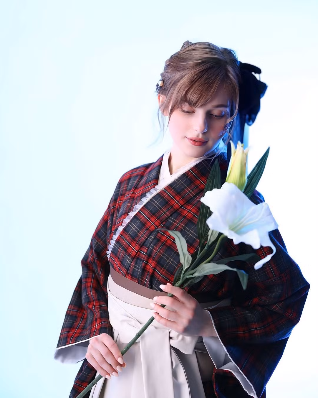 Ella Freya là người Hà Lan và hiện đang sinh sống và làm việc tại Nhật Bản.