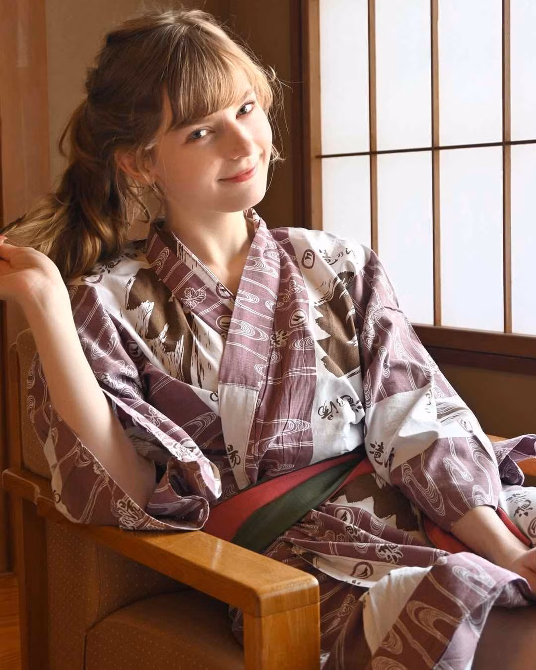 Ella Freya thậm chí còn không cần kinh doanh những bức ảnh "độc quyền" trên các nền tảng khác, như nhiều hot girl hiện tại đang làm.