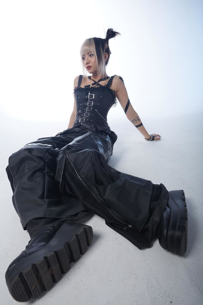 Nhắc đến vấn đề nhan sắc, có lẽ nữ TikToker đến từ Lâm Đồng này đã nhiều phen "khổ tâm" trước những lời bàn ra tán vào của cư dân mạng, đặc biệt chủ đề ảnh tự đăng khác xa với ảnh bị tag.