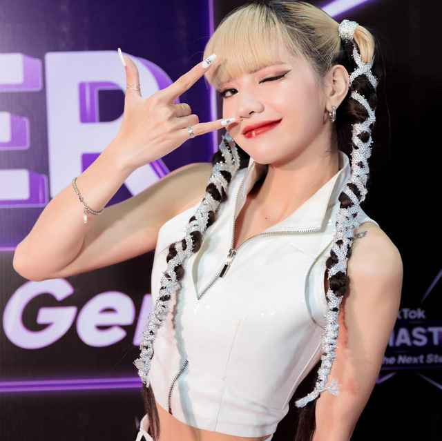 Trước đó, nhiều người còn mang nhan sắc của CiiN ra so sánh với Lisa - BLACKPINK và gắn cho cô cái danh "Lisa Việt Nam", lấy đó làm cớ để chê bai miệt thị cô.