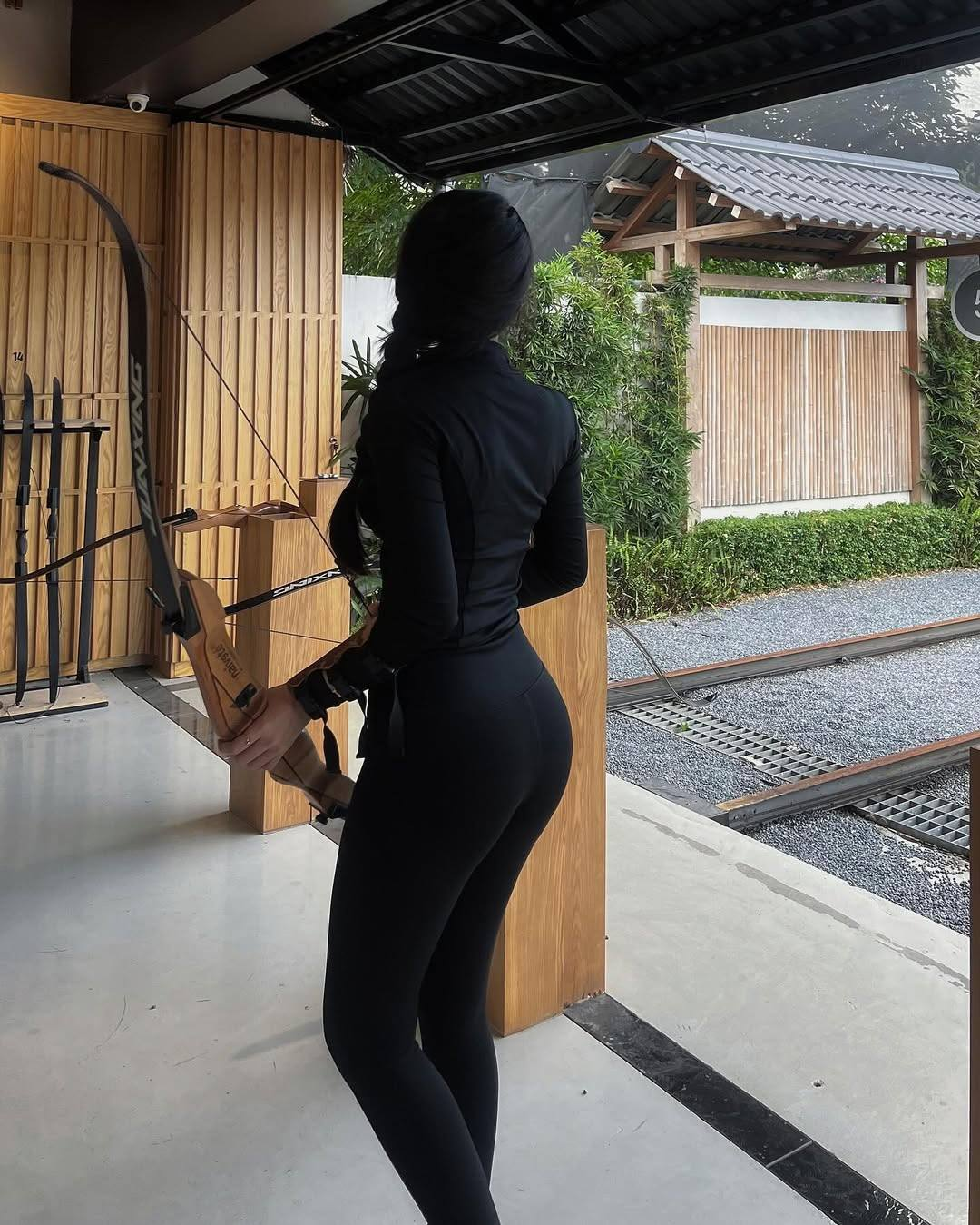 Có thể thấy, thân hình của Quỳnh Hương khiến hội chị em phải ao ước.