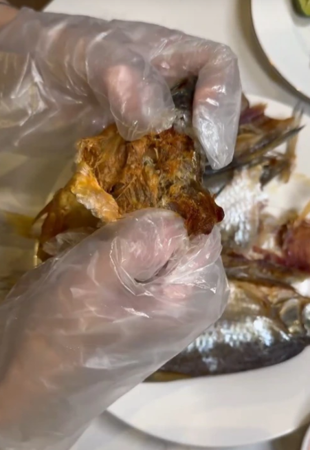 Cá muối món cá muối nổi tiếng, thường được dùng làm đồ nhậu trong các cuộc vui và là món khoái khẩu của không ít người Việt Nam sinh sống ở Nga. Tuy nhiên hiện tượng mạng 9X hết nhăn mặt lại la lớn, bị người xem nhận xét “quá lố”.