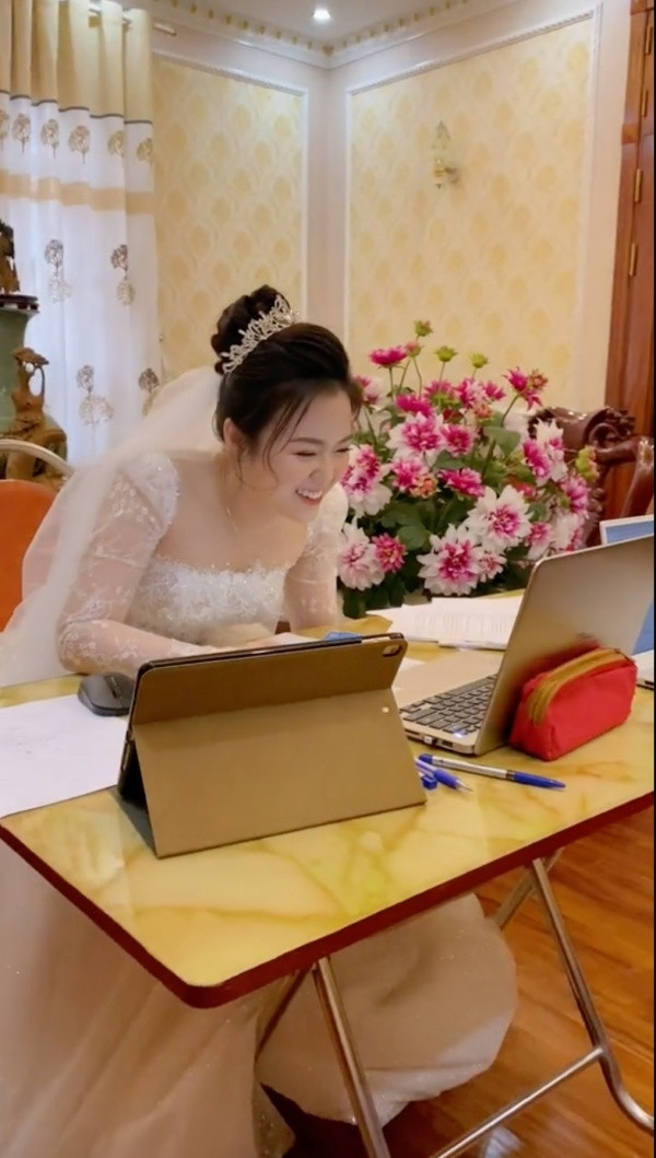 Cụ thể, tài khoản TikTok M.H.D đã chia sẻ lại khoảnh khắc vô cùng hài hước diễn ra trong ngày cưới của mình khiến dân tình thán phục.