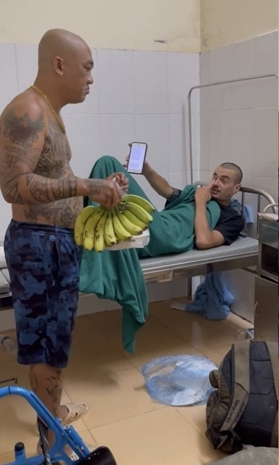 Được biết, người đàn ông tốt bụng trong câu chuyện chính là TikToker Bảo Xa Lộ (tên thật là Tiến Bảo, sống tại Mường Lay, Điện Biên).