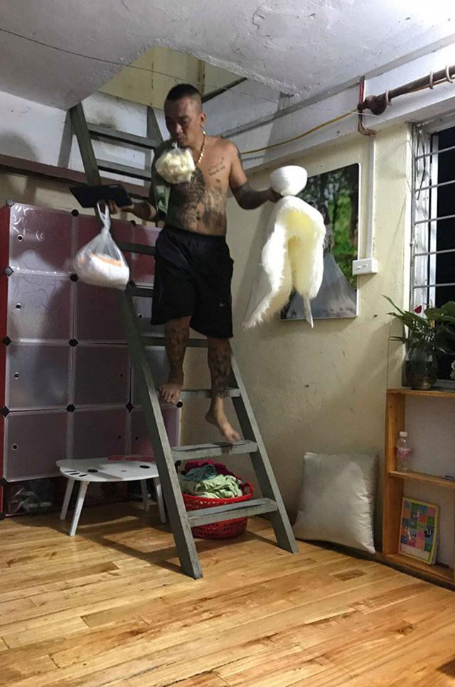 Chính sự hài hước đó đã khiến người xem thích thú, ai cũng nể phục tài năng ru con "có 1-0-2" của anh Bảo.