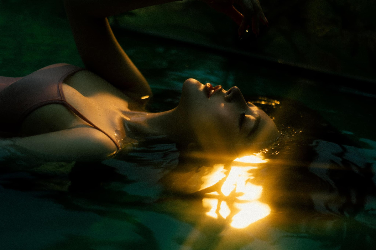 Điều này khiến Huyền Trân gặp nhiều khó khăn trong việc định hình phong cách thời trang cũng như không tự tin khi xuất hiện trước đám đông.